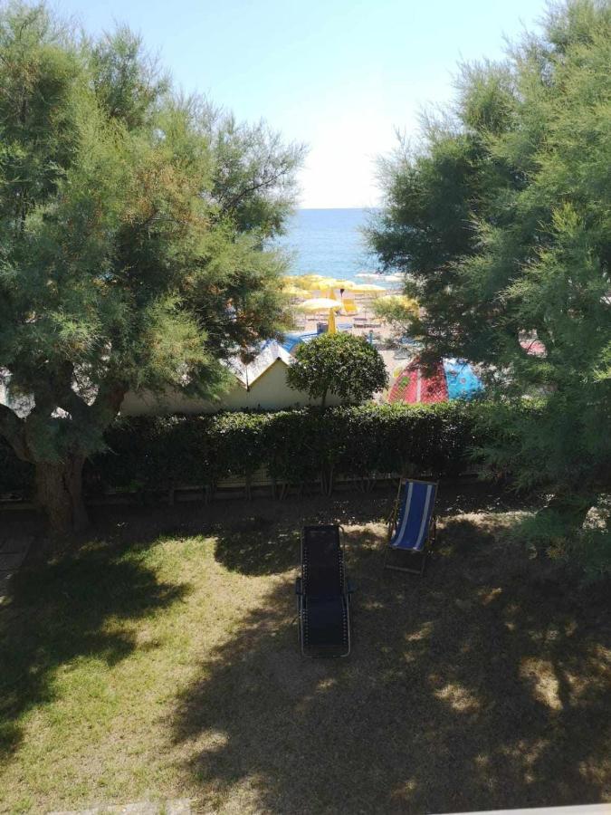 Апартаменты Giardino Sul Mare Casa Casoni Нумана Экстерьер фото